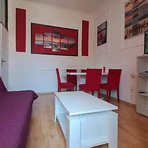 Apartment Red Blue With Private Parking And Gray Blue, Pula